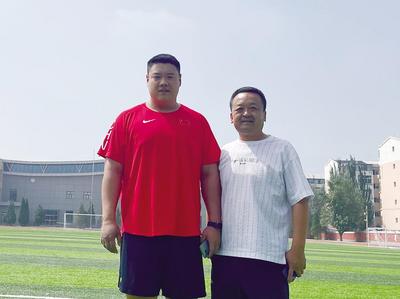 角逐U23亚洲田径锦标赛  包头小伙一“掷”夺金