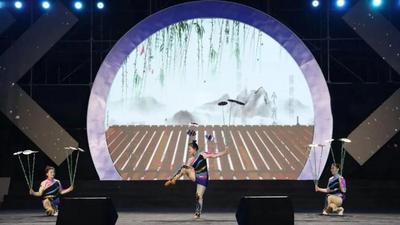 二连浩特“万里茶道”文旅节杂技专场精彩上演