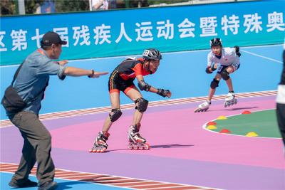 轮滑场上“追风”