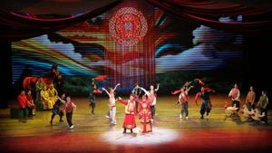 歌舞剧《彩云飘落的地方》在辽河剧院精彩上演