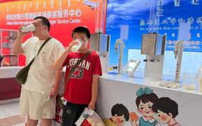 唤醒童年记忆！呼和浩特白塔国际机场鲜奶汩汩飘香