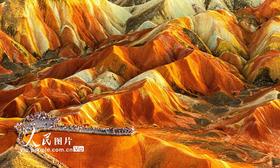 甘肃张掖：七彩丹霞迎来暑期旅游高峰