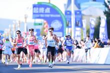 何杰、李芷萱分获阿尔山马拉松男、女冠军