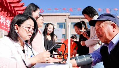 文艺汇演让民族团结理念走进群众生活