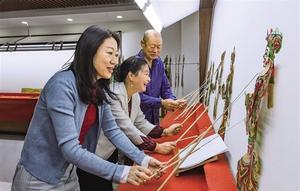 一窗光影聚同心
