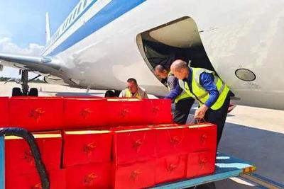 乌海葡萄乘飞机抢“鲜”抵京