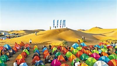 秋色斑斓引客来