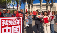 市民放声高歌《歌唱祖国》祝祖国生日快乐
